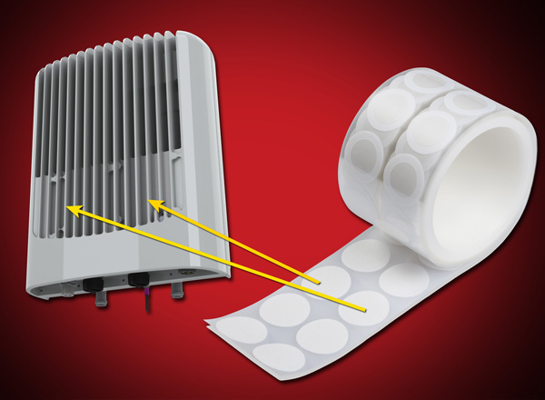 Les évents GORE Protective Vents, intégré dans le boîtier de la station de base PureWave Constellation™ égalise la pression interne du boîtier, éliminant ainsi la sous-pression et évitant la défaillance prématurée des joints. Photo: PureWave Networks / W. L. Gore &amp; Associates, Inc.